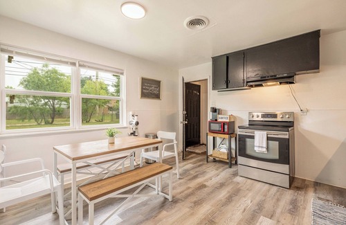 Abilene House | Cut the claustrophobia in hotels, enjoy freedom and quality space.