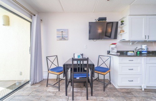 Crescent Beach Condo | Cute 1 bedroom Oceanfront Condo- New Rental!