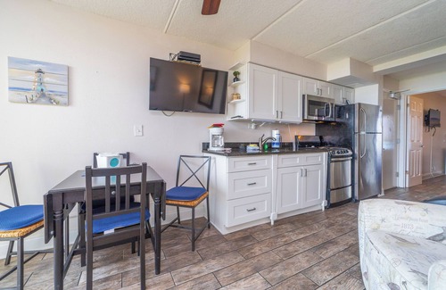 Crescent Beach Condo | Cute 1 bedroom Oceanfront Condo- New Rental!