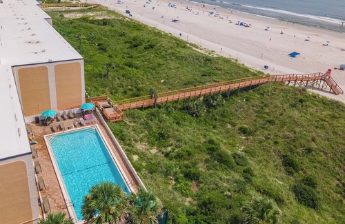 Crescent Beach Condo | Cute 1 bedroom Oceanfront Condo- New Rental!
