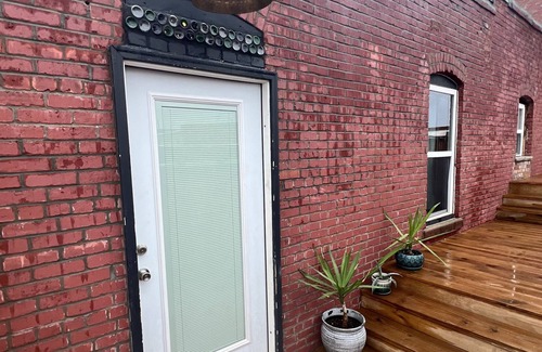 Holden Apartment | Cute 2 bdrm apartment above Coffee shop