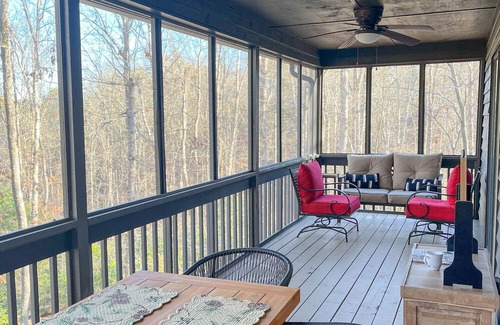 Ellijay Cabin | Cute 3-3 cabin with fire pit, games & resort access
