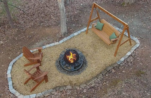 Ellijay Cabin | Cute 3-3 cabin with fire pit, games & resort access