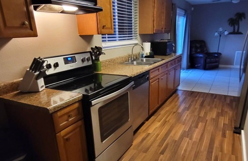 Port Saint Lucie House | Cute 3 bedroom home in Jensen Beach PSL FOR area. 10 min to Beaches!