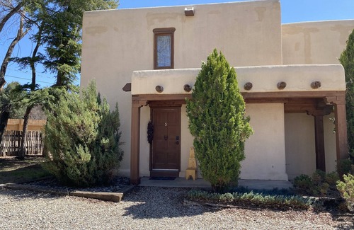 Taos House | Cute as a button downtown condo with hot tub