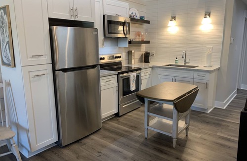 San Jacinto House | Cute Beach Cottage Loft only 2 Blocks from Galveston Seawall