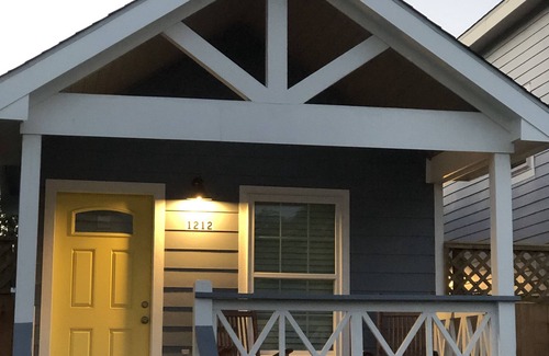 San Jacinto House | Cute Beach Cottage Loft only 2 Blocks from Galveston Seawall