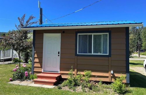 Christina Lake RV Rental | Cute Cabin in Christina Pines Campground