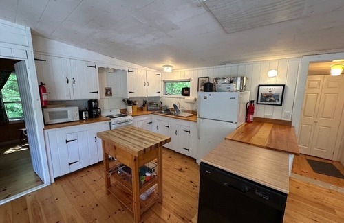 Franklin Cabin | Cute cabin on Donnell Pond near Bar Harbor and Acadia
