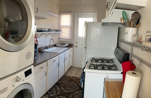 Eureka House | ☕️Cute, cool, central Eureka; pets ok; sleeps 6-8