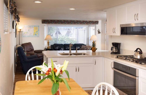 Avalon House | Cute Cottage ; Single Story Detached Home. 3br/2 ba