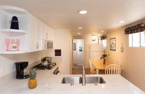 Avalon House | Cute Cottage ; Single Story Detached Home. 3br/2 ba