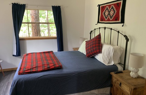 Ruidoso Cottage | Cute cottage with private hot tub