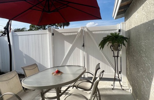 Tropic House | Cute Cozy House