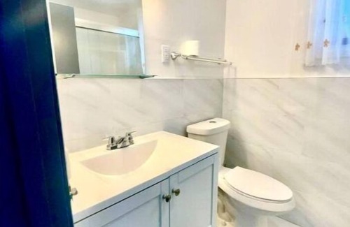 Beaconsfield Village Apartment | Cute & cozy room in Entertainment area, downtown