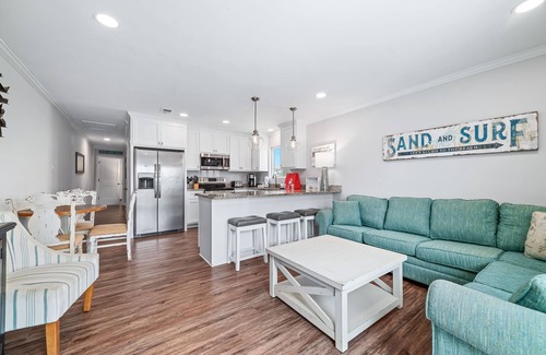 Gulf Shores House | CUTE DUPLEX IN THE HEART OF GULF SHORES | SLEEPS 16