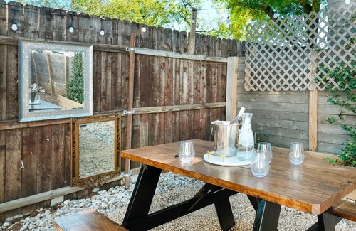 Blackshear-Prospect Hill House | Cute East Austin Bungalow - Next to Downtown