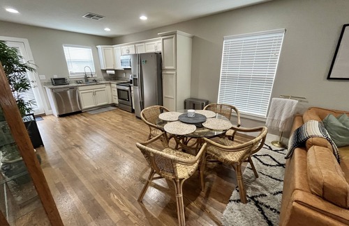 St. John - Coronado Hills House | Cute East Austin Bungalow