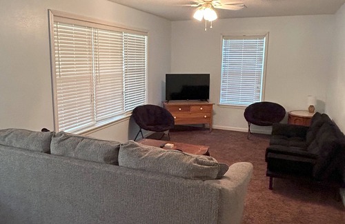 Longtown House | Cute house close to Eufaula Lake! Room to park a boat!