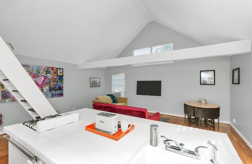 Greater Heights House | Cute Loft in Houston Heights
