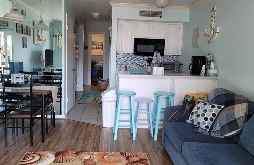 Galveston Condo | Cute ocean view beach front condo w private balcony . Great LOCATION! Sleeps 6.