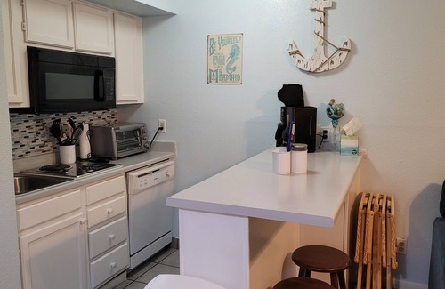 Galveston Condo | Cute ocean view beach front condo w private balcony . Great LOCATION! Sleeps 6.