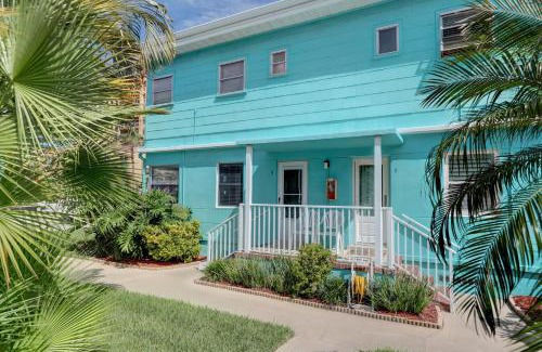 Clearwater Beach Apartment | Cute One Bedroom at The Coral Resort apts