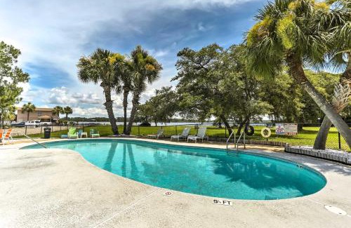 West Panama City Beach Apartment | Cute PCB Condo by Lake Powell with Pool Access!