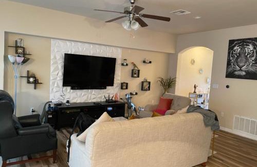 Kyle House | Cute room in Kyle 15 mins to Austin Door 2
