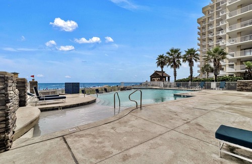 Orange Beach Condo | Cute/updated efficiency condo/Gulf front building/NO BALCONY OR VIEW/FREE CHAIRS