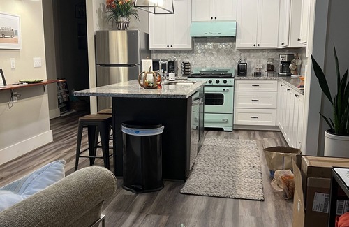 San Jacinto Cottage | Cute, updated home close to the beach!