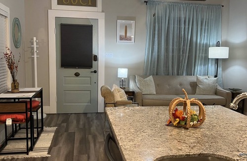 San Jacinto Cottage | Cute, updated home close to the beach!