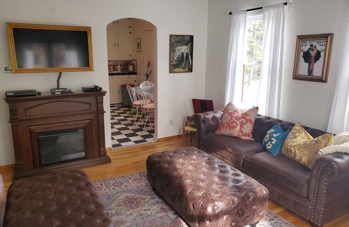 Prescott House | CUTEST PRESCOTT COTTAGE IN THE WOODS+HOT TUB+WALK DOWNTOWN+FULL OF AMENITIES!