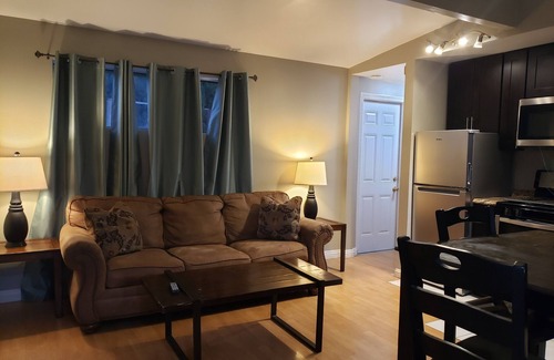 Mid City Apartment | Cutie 1bd , centrally located, upgraded