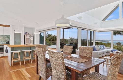 Barragga Bay House | Cuttagee Views - 22 Cuttagee Beach Rd- Linen and wifi