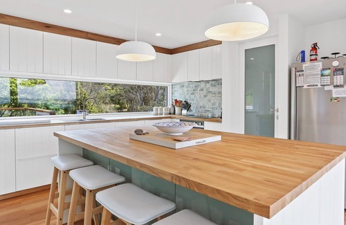Barragga Bay House | Cuttagee Views - 22 Cuttagee Beach Rd- Linen and wifi