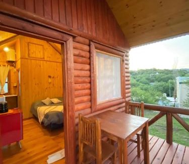 Alta Gracia Ski Chalet | CUYEN LA SERRANITA Dormi DLX Cabin para 2 Personas