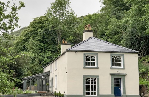 Froncysyllte Cottage | Cwmalis Hall