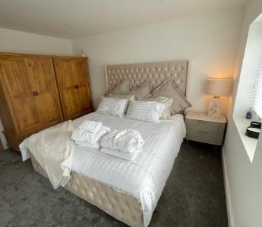 Llandaff North House | Cwtch Mawr