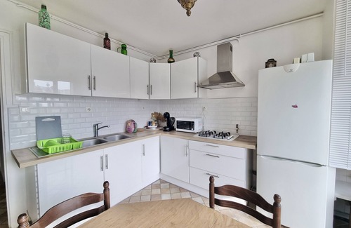 Quartier Chorier-Berriat Apartment | #CX |Chez Faffa 𓅂| Spacious T5 | Train station |