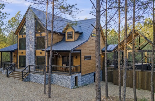 Hochatown Cabin | Cypress Valley Inn - Modern Rustic Cabin