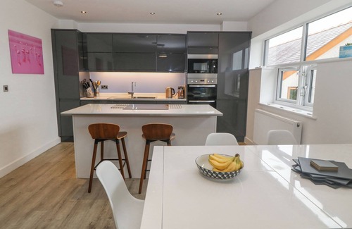 Tyn-y-Gongl Cottage | CYSGOD Y CAPEL, family friendly, country holiday cottage in Benllech