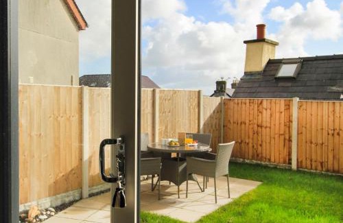 Tyn-y-Gongl House | Cysgod Y Capel