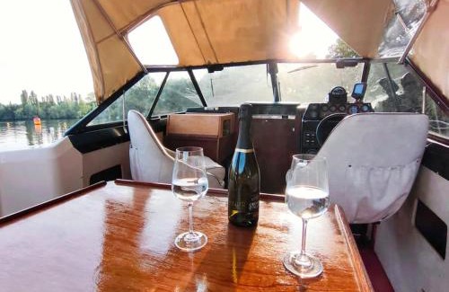 Borek Boat Rental | Wake Port Boat, ubytování na lodi