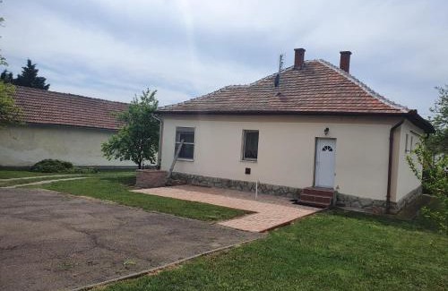Poroszlo Apartment | Czinege Vendégház - Kis ház