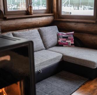 Hroznetin House | Dřevěný romantický srub v Krušných horách