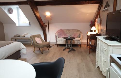 Honfleur Bed & Breakfast | D'anciennes 'chambres de bonnes'