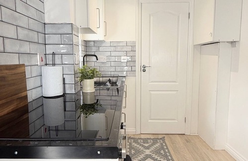 Northampton Apartment | D' Elegant Comfort - Fine Luxury 2Bed Flat + Private Garden/Patio - FreeParking