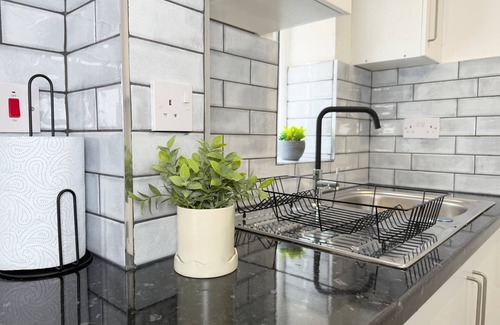 Northampton Apartment | D' Elegant Comfort - Fine Luxury 2Bed Flat + Private Garden/Patio - FreeParking