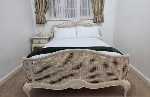 Birmingham House | D Elmdon Homestay Shared 4 bedrooms